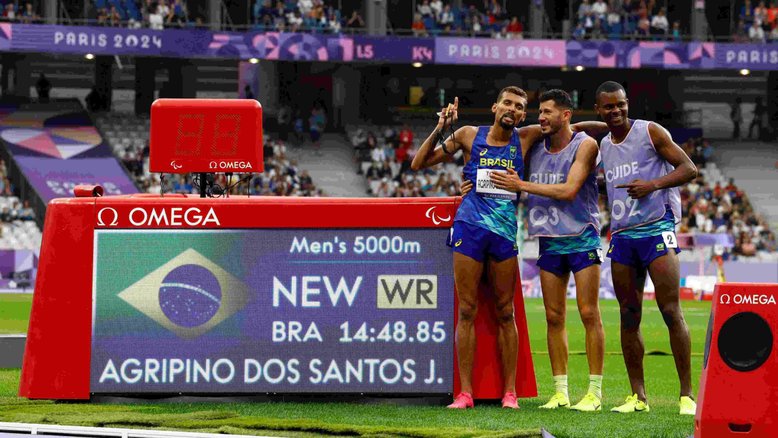 Julio Cesar comemora conquista nas Paralimpíadas 2024