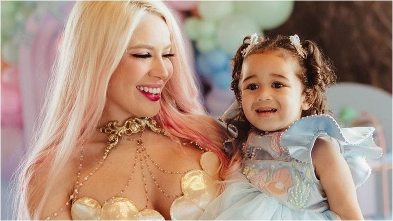 Karoline Lima relata susto após filha passar mal e ser levada ao hospital