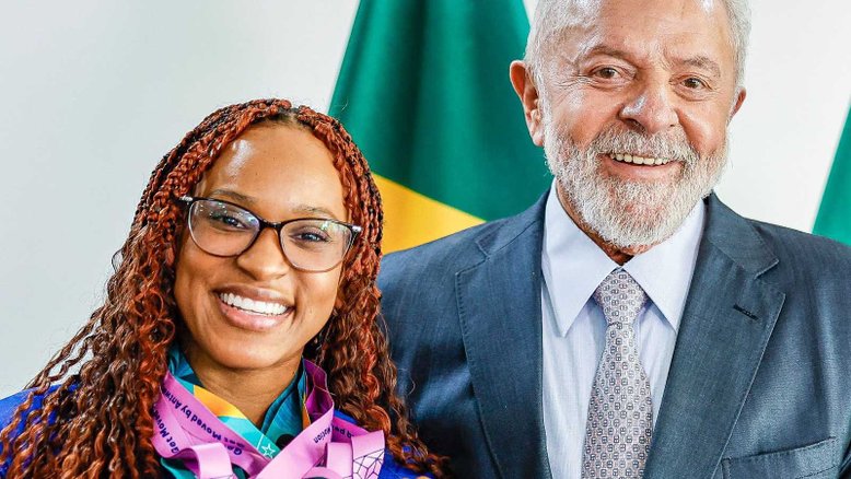 Lula parabenizou Rebeca Andrade após medalha de ouro no solo