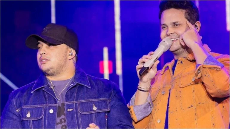 Avião em que dupla Matheus & Kauan estava estoura pneu durante pouso