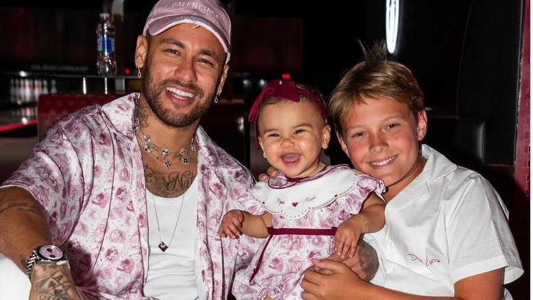Neymar compartilha momentos de ‘Dia dos Pais’ com Mavie e Davi Luca; Helena aparece em story