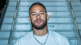 Com nomes de peso, leilão do Instituto Neymar Jr. ocorre na terça; veja detalhes
