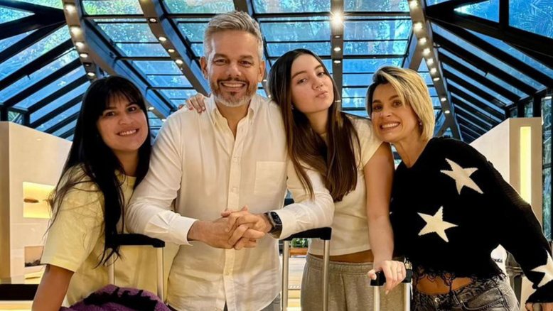 Otaviano Costa e Flávia Alessandra com as filhas Giulia e Olivia