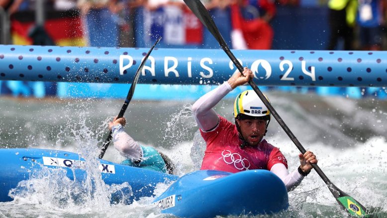 Pedro Gonçalves durante prova eliminatória do Kayak Cross. Foto Luiza Moraes / COB
