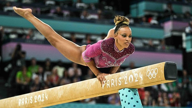 Rebeca Andrade na final da trave em Paris 2024