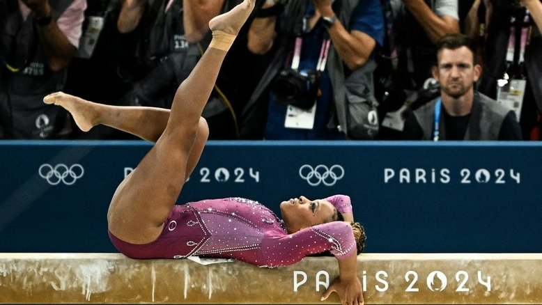Rebeca Andrade na final da trave na ginástica artística em Paris 2024