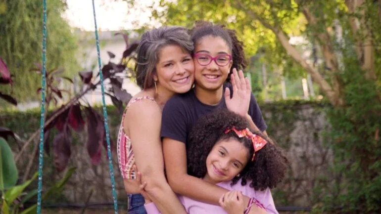 Samara Felippo com as filhas Alicia, 15, e Lara, 11