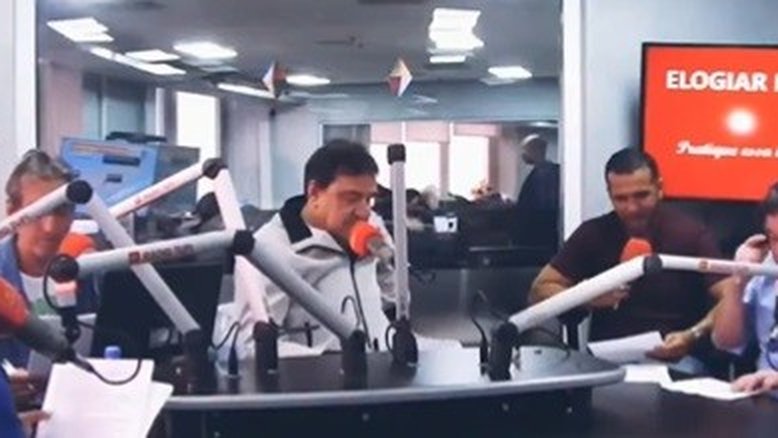 Sonoplasta da Rádio Tupi morre durante programa ao vivo; vídeo mostra reação dos apresentadores