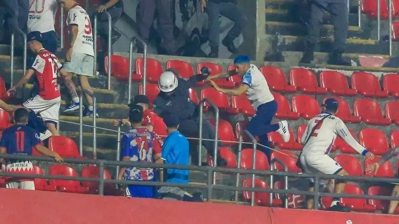 21 torcedores do Nacional são detidos após confronto com PM no MorumBis