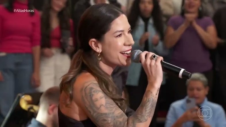 Vivi Seixas em participação no programa 'Altas Horas'