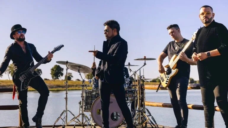 Zezé Di Camargo e banda