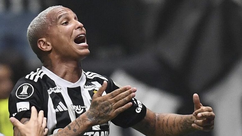 Deyverson entra, define vitória sobre o Fluminense e leva Atlético-MG à semi da Libertadores