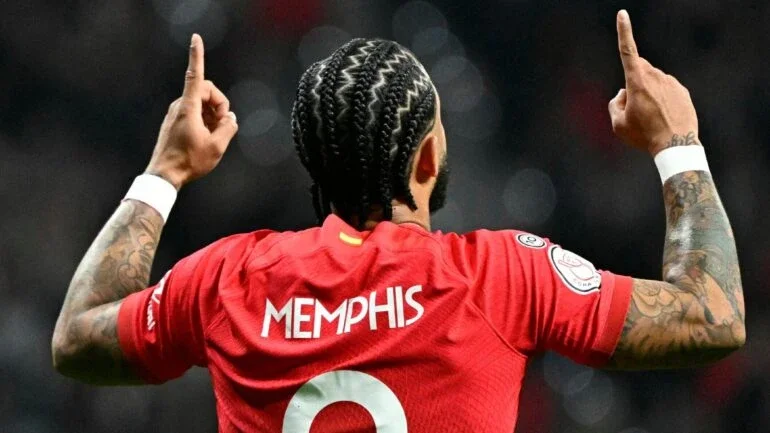 Corinthians acerta contratação do atacante holandês Memphis Depay, diz site