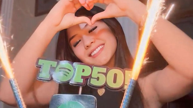 Fiorella celebra sua primeira música no TOP 50 do Spotify