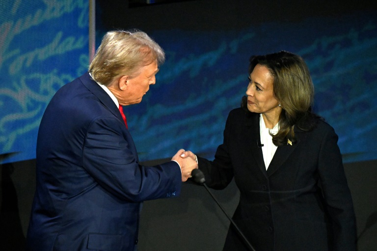 Trump é um 'grande risco' para os EUA, diz Kamala em comício