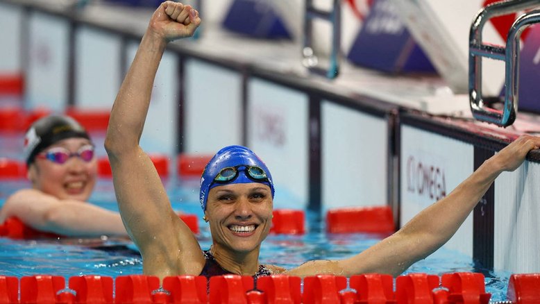 Carol Santiago vence os 100m livre S12 e conquista seu terceiro ouro nos Jogos Paralimpícos Paris 2024