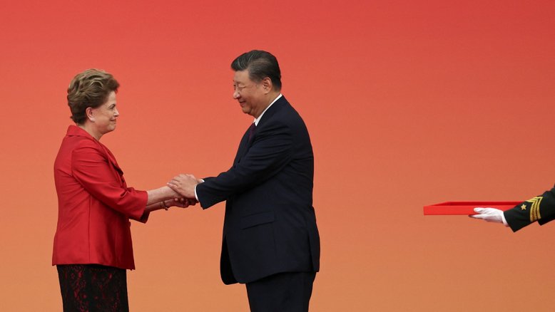 Dilma Rousseff recebe de Xi Jinping Medalha da Amizade da China