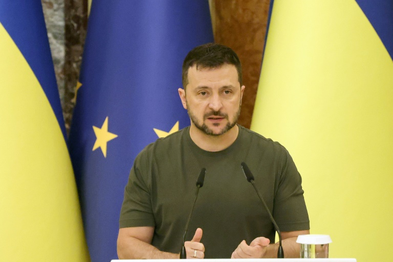 Zelensky lamenta que Ucrânia ainda não tenha permissão para usar armas de longo alcance na Rússia