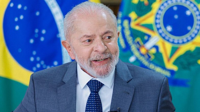 Com hemorragia intracraniana, Lula passa por cirurgia de emergência em São Paulo