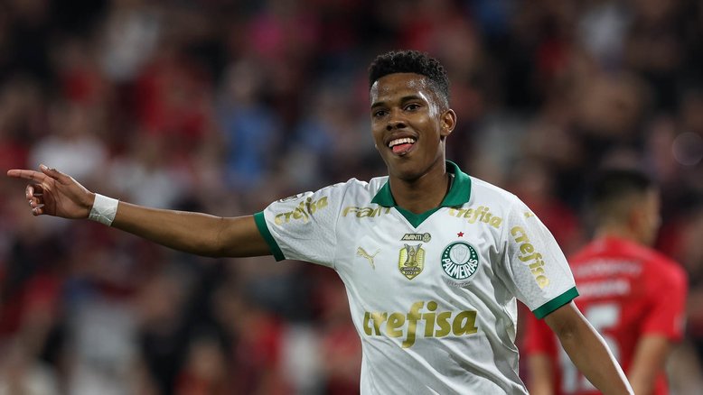 Estêvão marca, Palmeiras vence Athletico-PR e reafirma briga pelo tri do Brasileirão