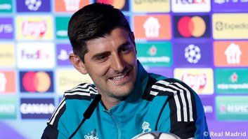 Courtois, aos 33 anos, renova contrato com o Real Madrid por mais uma temporada