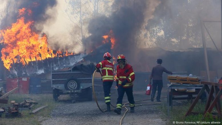 Incêndios florestais deixam ao menos 7 mortos em Portugal