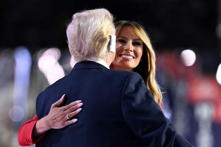 Melania Trump sai do silêncio para promover sua autobiografia