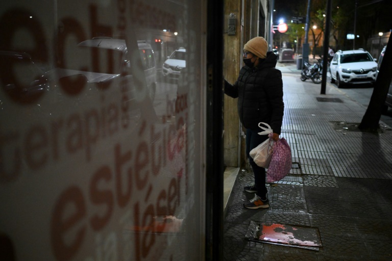 Governo Milei se dissocia da responsabilidade por aumento da pobreza na Argentina