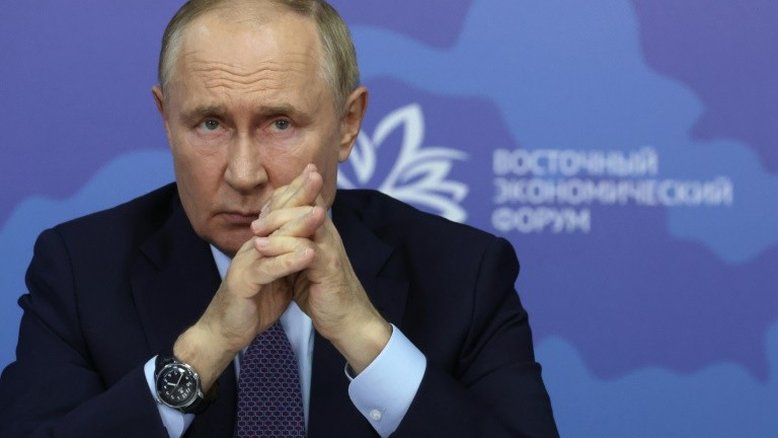 Putin diz que apoia Kamala na eleição dos EUA: "Sorriso contagiante"