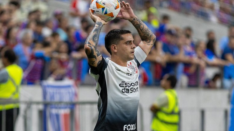 Fagner deve ser a novidade no Corinthians para o confronto com o Vitória