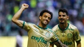 Felipe Anderson (primeiro plano) marcou o segundo gol do Palmeiras na goleada sobre o Criciúma (Foto: Marco Miatelo/AGIF)