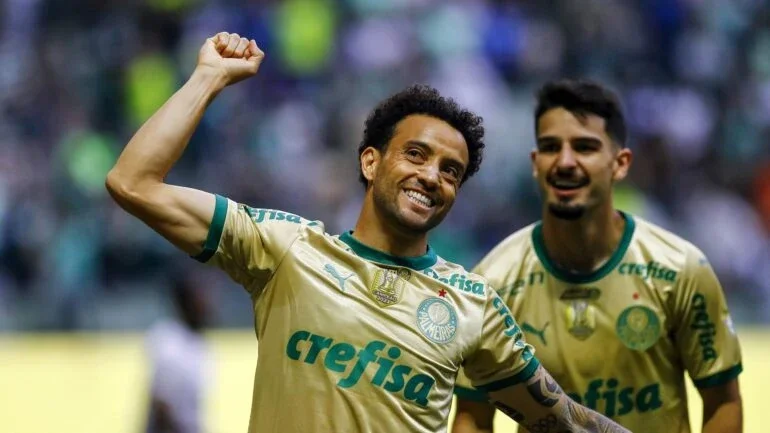 Felipe Anderson (primeiro plano) marcou o segundo gol do Palmeiras na goleada sobre o Criciúma (Foto: Marco Miatelo/AGIF)
