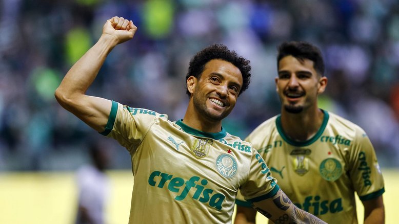 Felipe Anderson (primeiro plano) marcou o segundo gol do Palmeiras na goleada sobre o Criciúma (Foto: Marco Miatelo/AGIF)