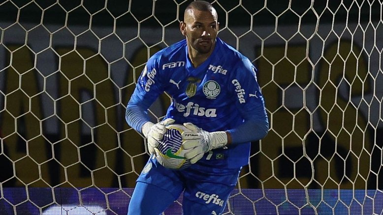 Palmeiras defende três anos de invencibilidade no dérbi contra o Corinthians e mira liderança