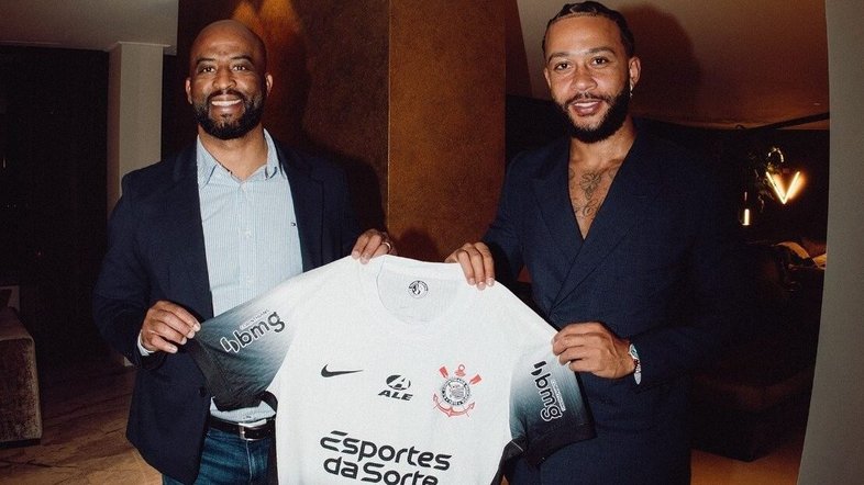 Corinthians oficializa a contratação do atacante holandês Memphis Depay até 2026