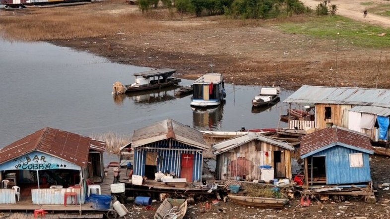 Seca avança rapidamente na bacia do rio Amazonas e níveis batem mínimas históricas