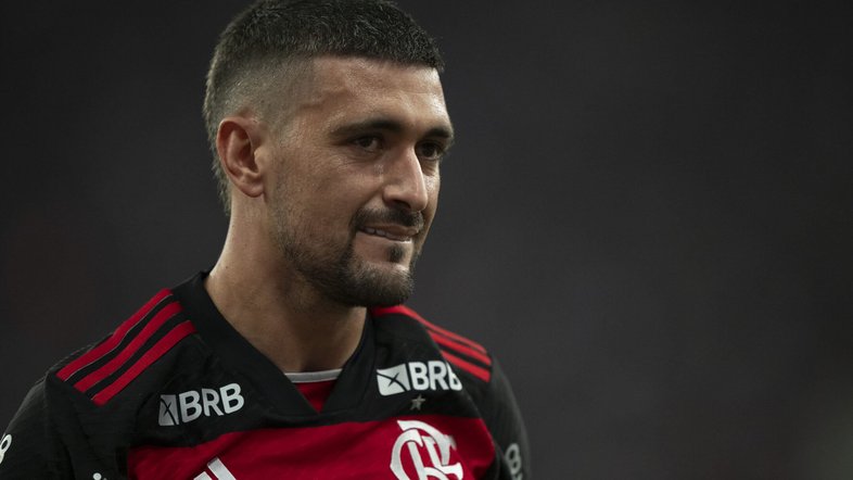 Arrascaeta relata ter sofrido tentativa de assalto ao sair do Maracanã com a família