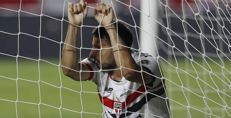 Calleri e Nestor amargam eliminação um ano após atuações heroicas na Copa do Brasil