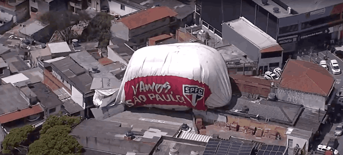 Dirigível caiu em Osasco, na região metropolitana de São Paulo | Reprodução/TV Globo