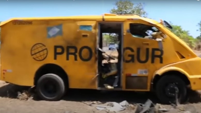 Carro-forte explodido em Confresa (MT)