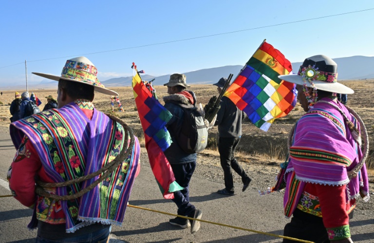 Confrontos entre seguidores de Arce e Morales perto de La Paz