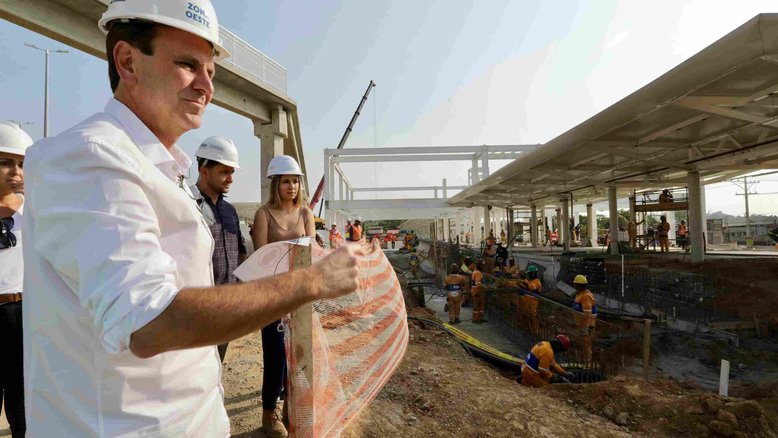 Prefeito Eduardo Paes (PSD) em visita a obras do BRT no Rio de Janeiro | Beth Santos/Campanha Eduardo Paes