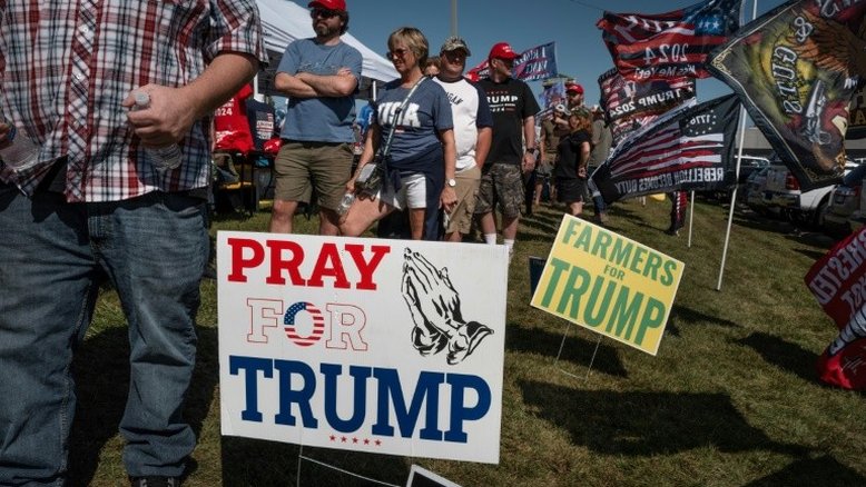 Apoiadores de Trump se dizem dispostos a entrar 'na linha de tiro' para salvá-lo
