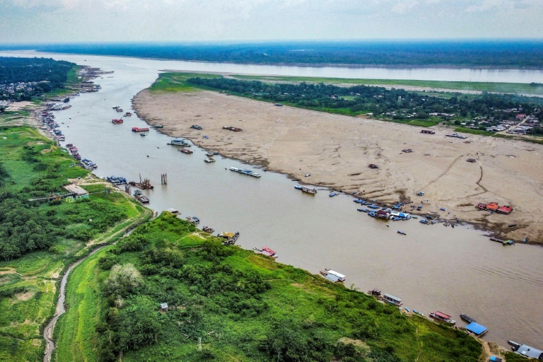 Leticia, a cidade colombiana isolada pela seca do rio Amazonas na fronteira com Peru e Brasil