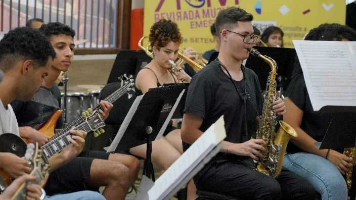 Grupo formado por alunos da Emesp Tom Jobim