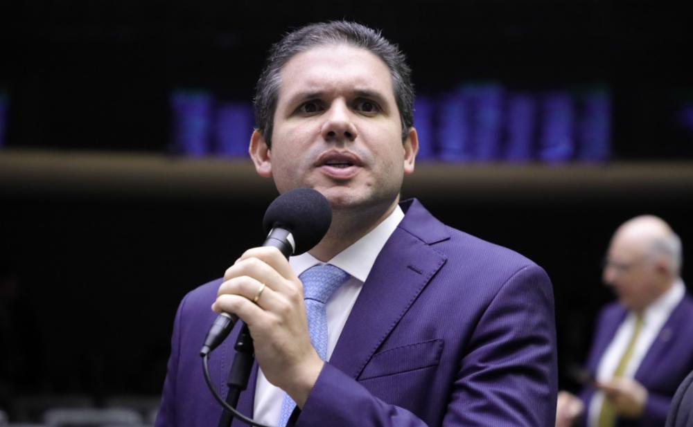 Lira confirma Hugo Motta como seu nome para a sucessão na presidência da Câmara