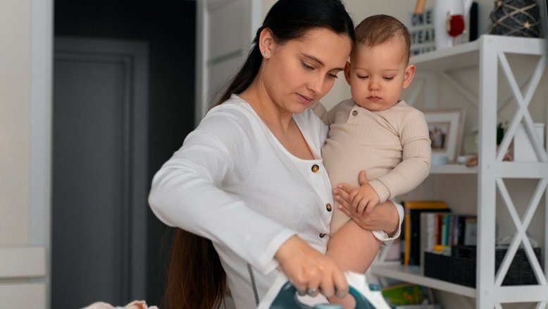 Mãe bebê mulher esposa tradicional
