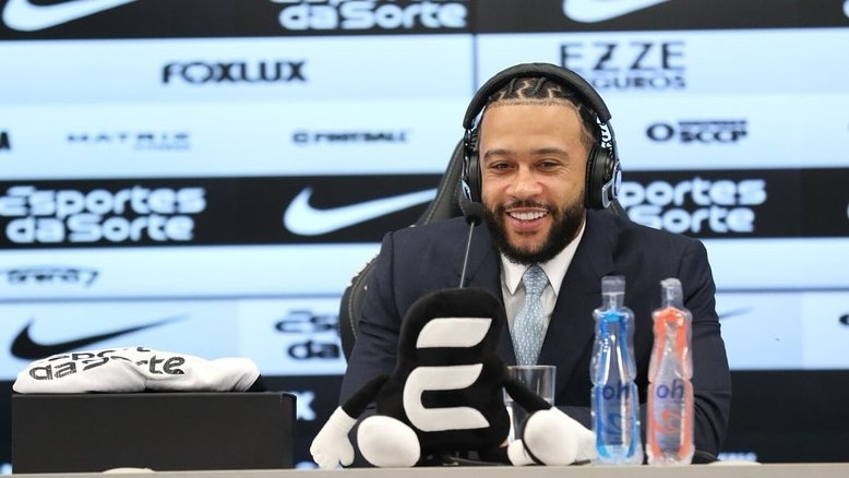 Memphis Depay foi apresentado oficialmente no Corinthians