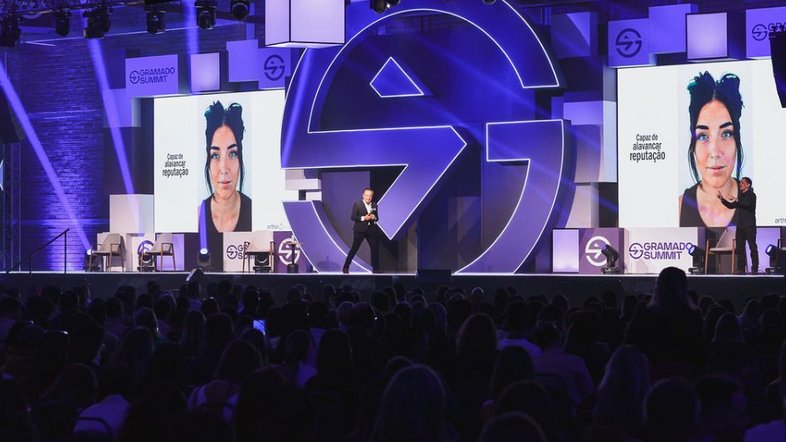 Palestra durante a Gramado Summit 2024