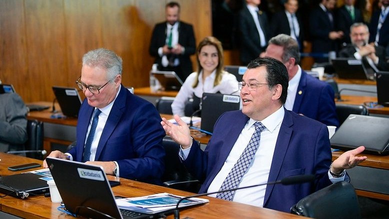 Senadores Renan Calheiros e Eduardo Braga são indiciados pela PF por corrupção